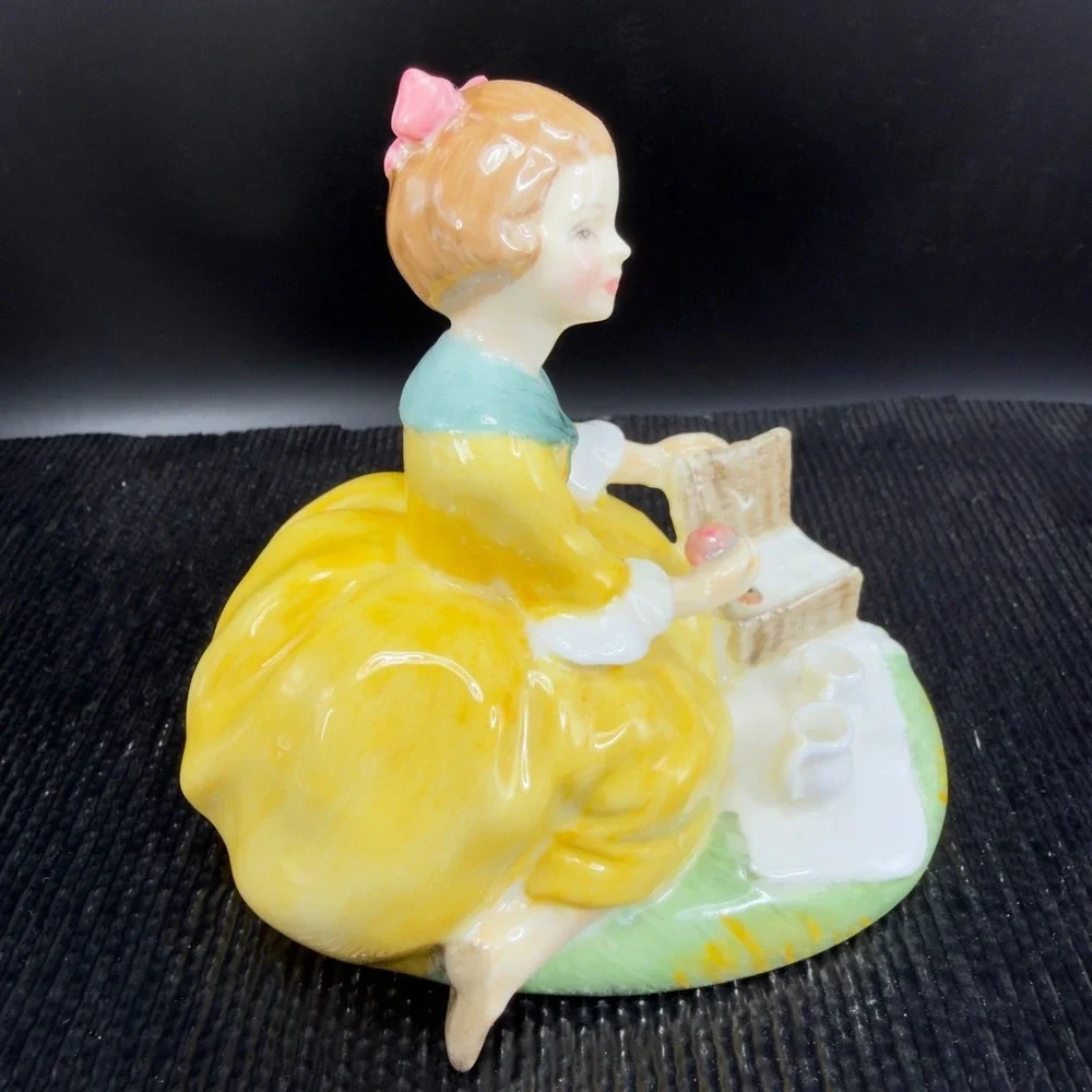 Royal Doulton Picnic Figurine Girl Yellow Dress Peggy‎ Davies England Fine China